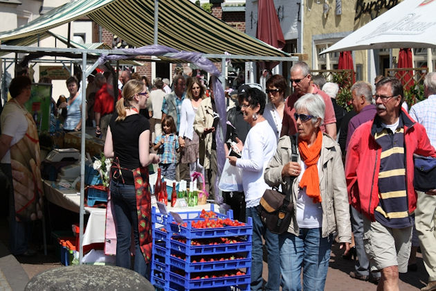 Impressionen vom Burgi Spargel & Genussmarkt in Brüggen