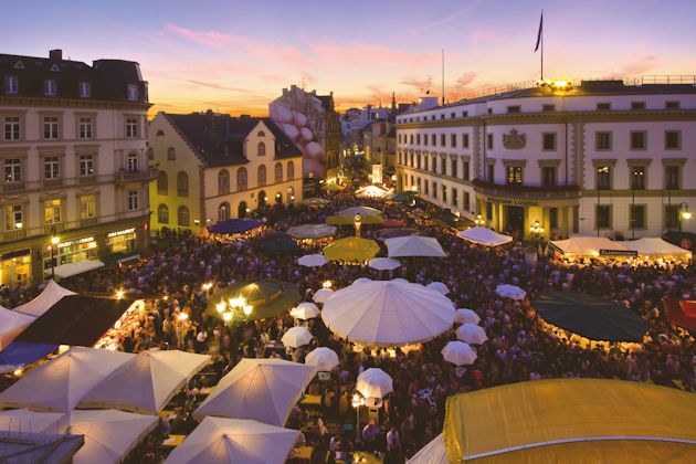 Impressionen von der Rheingauer Weinwoche (Weinfest) in Wiesbaden