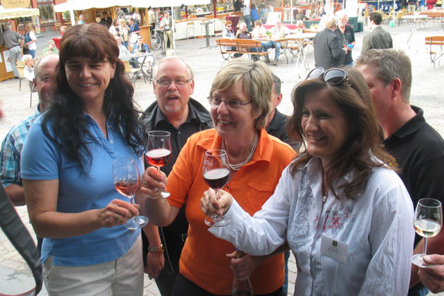 Gute Stimmung beim Wein- und Musikfest in Xanten